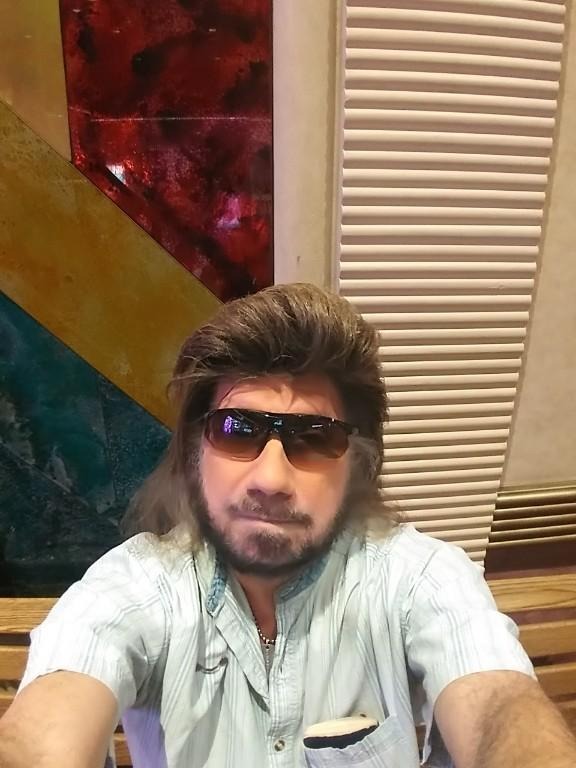 I'm looking for submissive males females couples CDs.., lasvegas