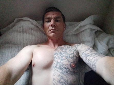 Personals man looking to please a woman