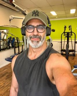 I’m a 47-year-old gay Top, Massachusetts – 47