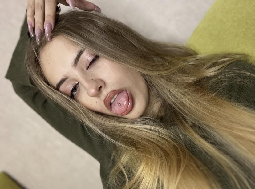 Playful bi girl looking for irresistible chemistry, spicy conver, Philadelphia