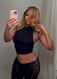 Gorgeous Woman Looking For Memorable Shared Moments And Relaxed,, Tempe