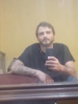 I'm pretty lonely and need a good woman in my life, Akron Ohio – 35