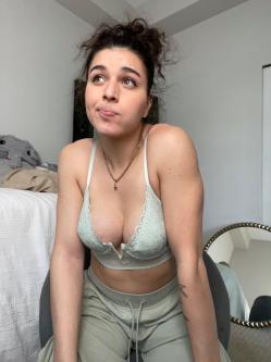 I'm available for hook up and ready to give head and ass, Manchester – 25