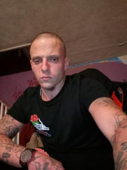 Young white hung male, Philadelphia – 29