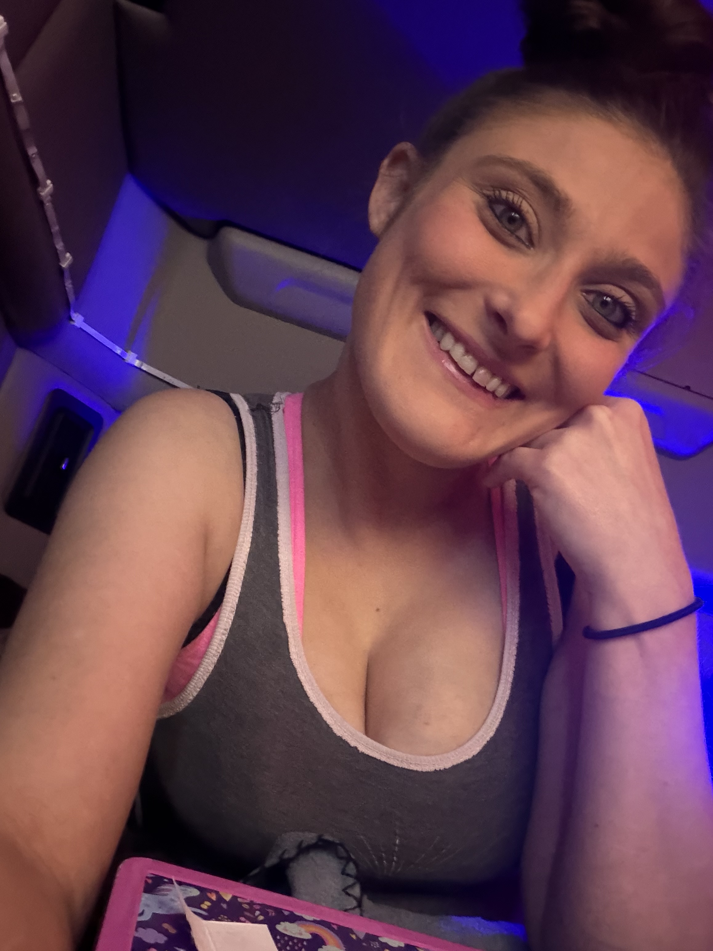 IM YOUR NEW FEMALE COMPANION FRIEND . 🌸