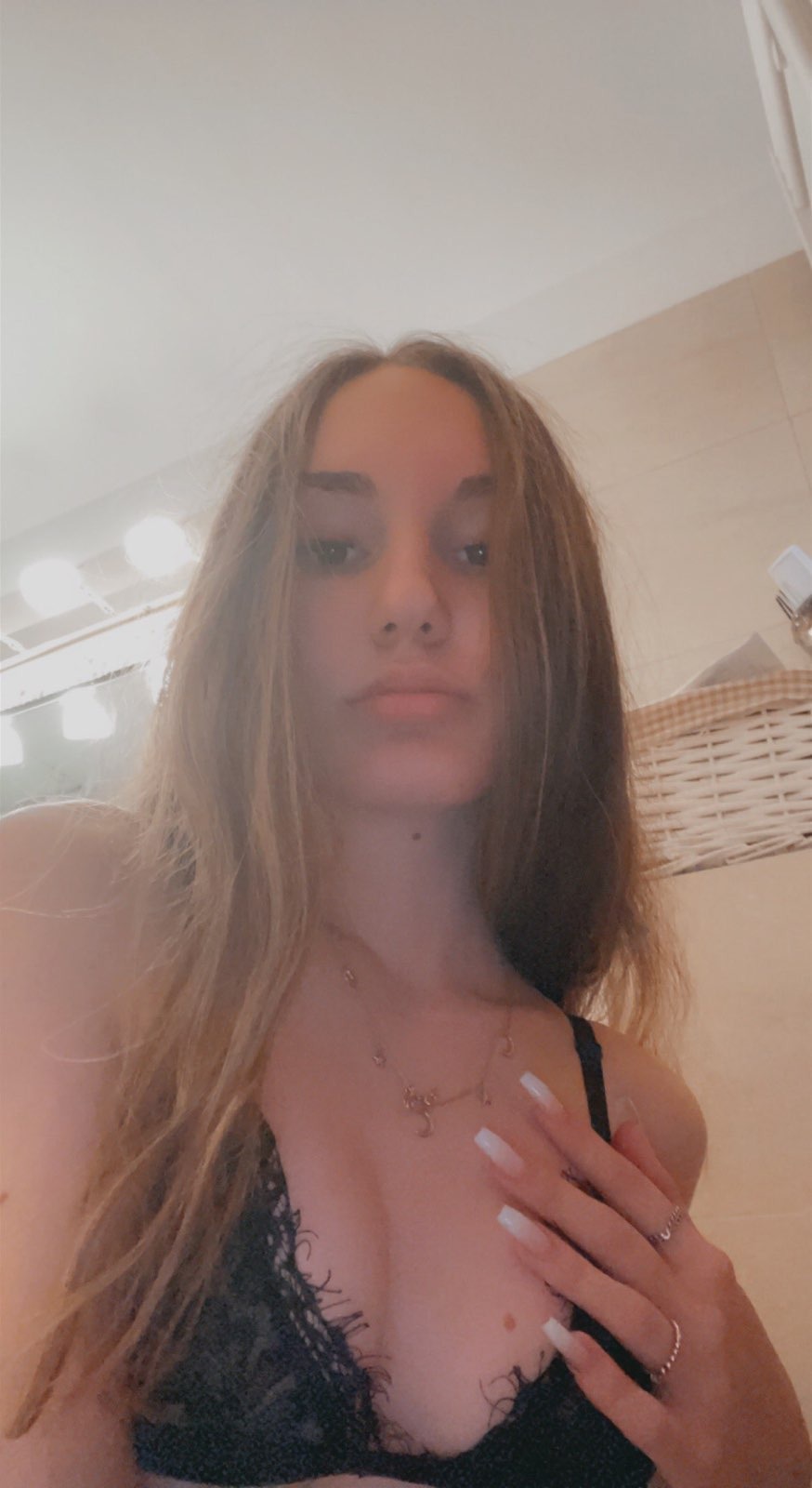 Sweet sexy girl horny tight pussy incall/outcall and car call available 24/7 call me +13055218452