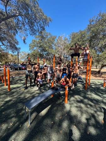 GROUP COMMUNITY WORKOUT HOST SHRED FITNESS