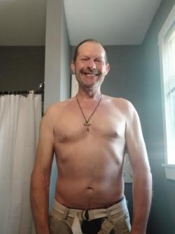 Hello looking to see if there are any female's that party, Providence