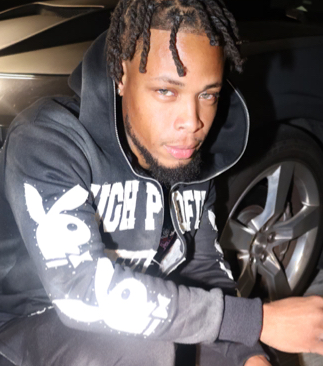 Sexy Man looking for good time with female.