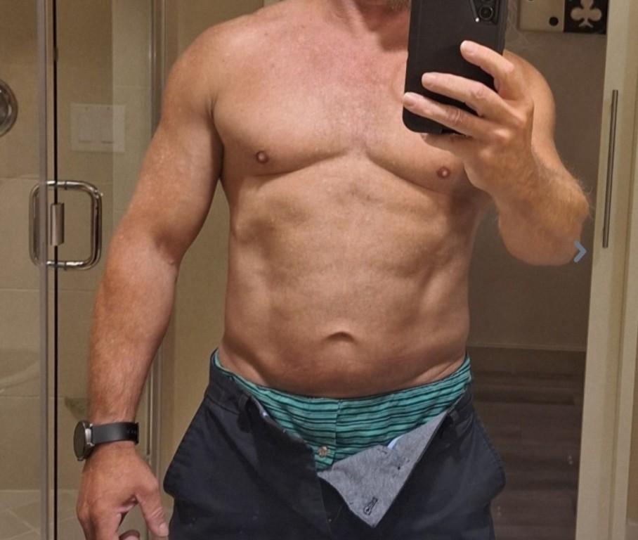 Jacked gentleman looking to have fun with women, Ontario